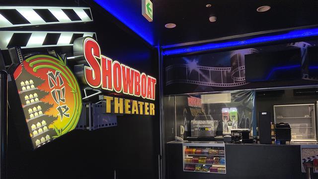 Sasebo_Showboat Theater 1.jpg